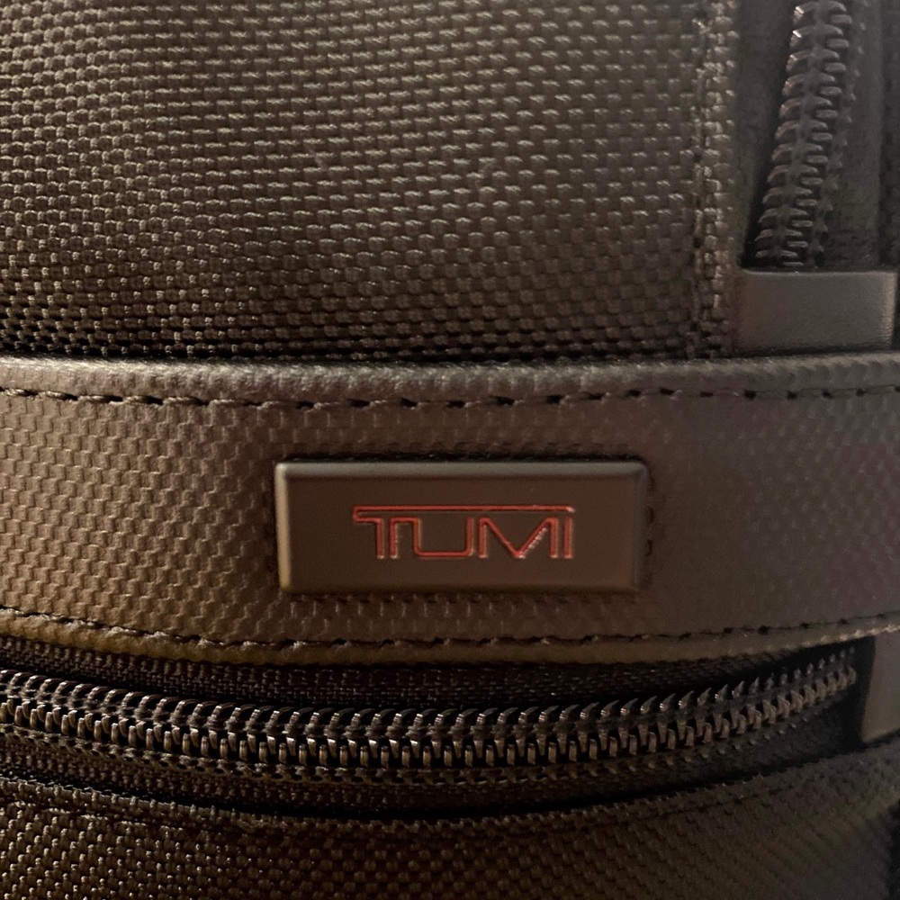 Tumi Alpha extendable messenger bag! Brand new